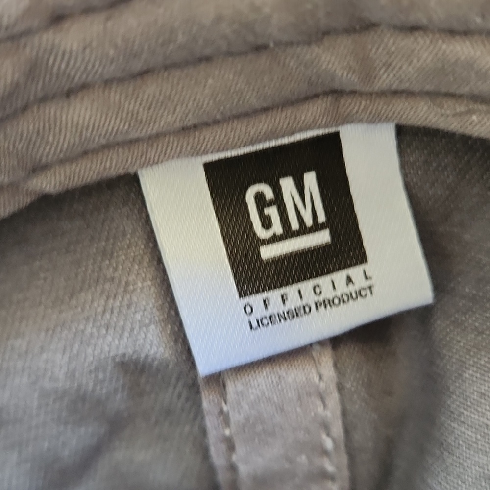 GM Official - Picture 5 of 6